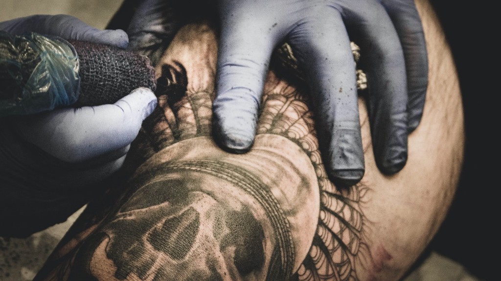 Este sigur să puneți cenușa în cerneală pentru tatuaje